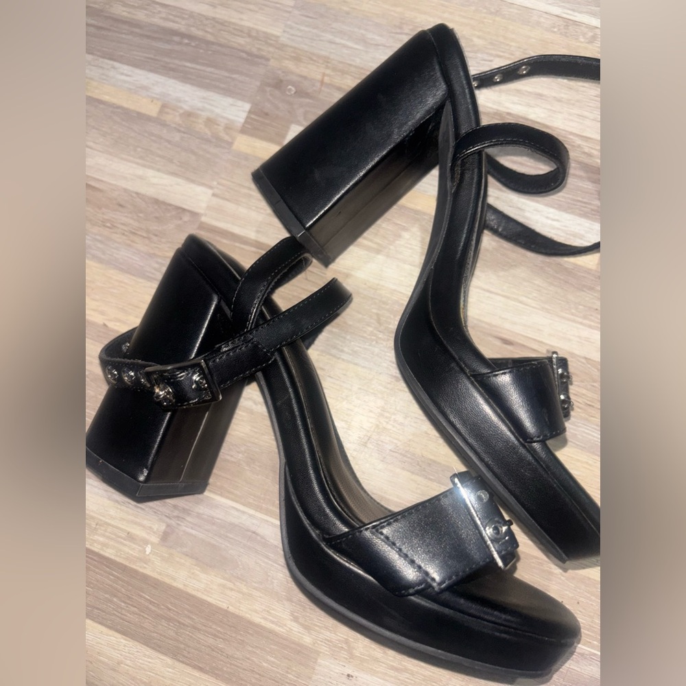 Current Mood Black 🖤Heeled Sandals with single ankle strap
